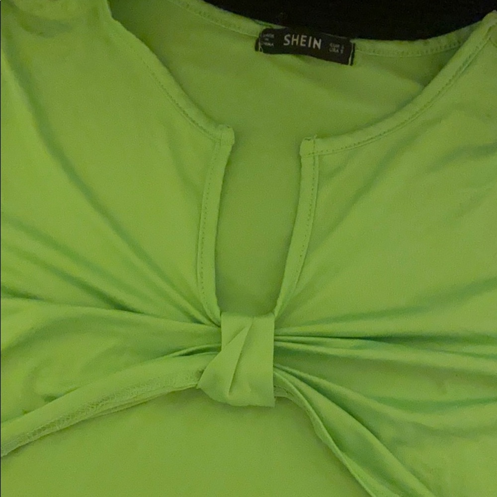SHEIN CROPPED TOP
